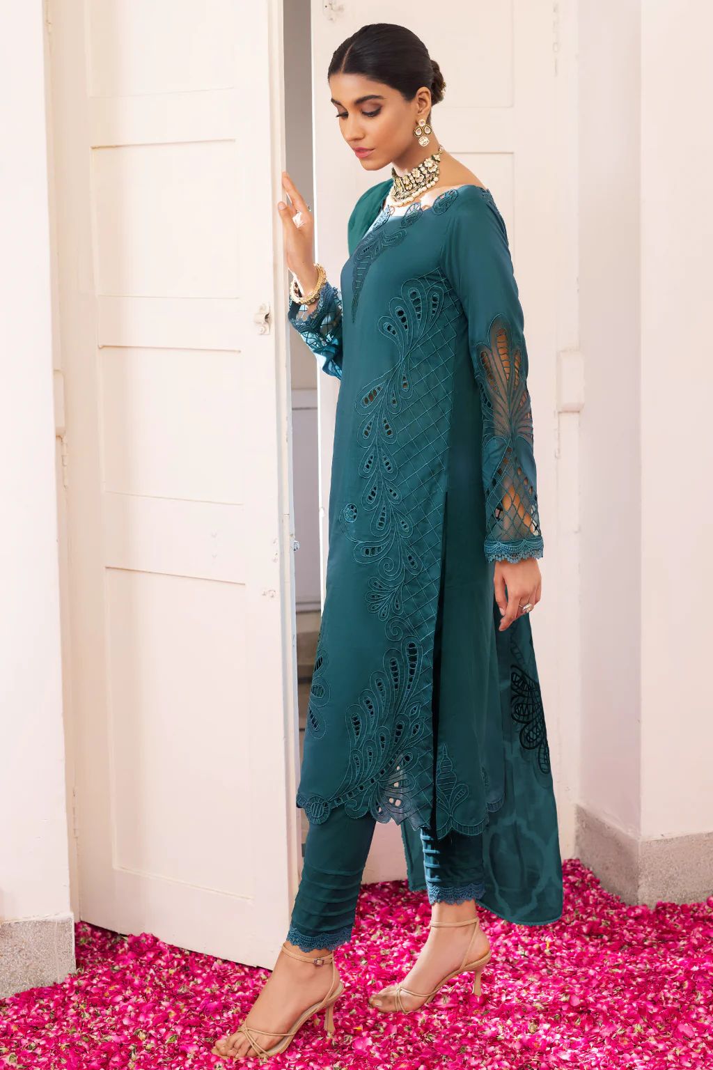 Iznik Aashiaan Festive Lawn Alzena 12