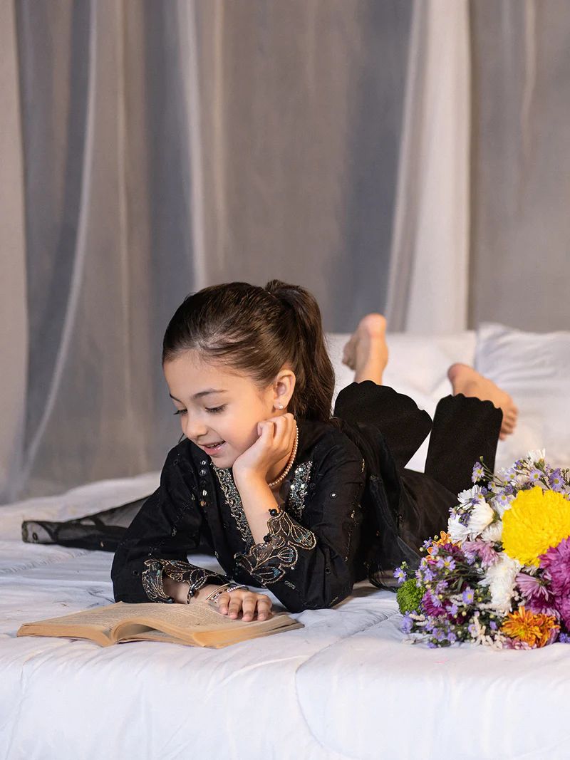 Hania’s Eid Twinning Charm by Mona – Black Chikankari Jacquard Sharara Suit HEC9