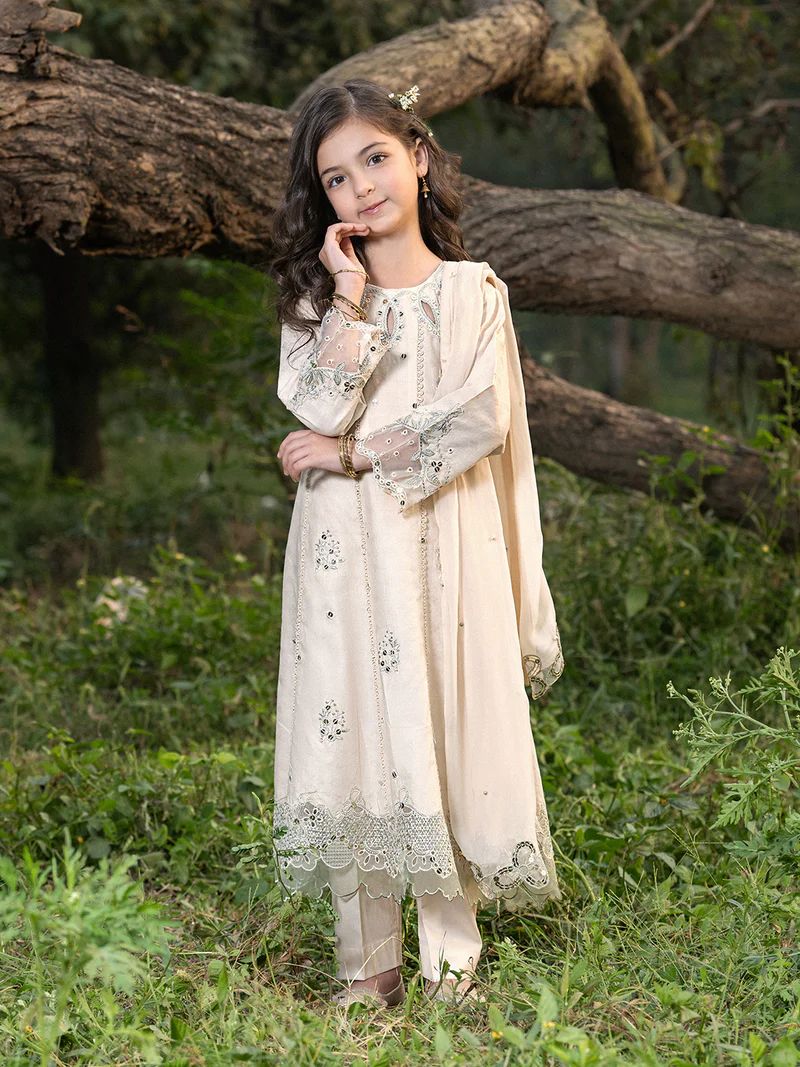 Hania’s Eid Twinning Charm by Mona – Ivory Chikankari Jacquard Maxi HEC12