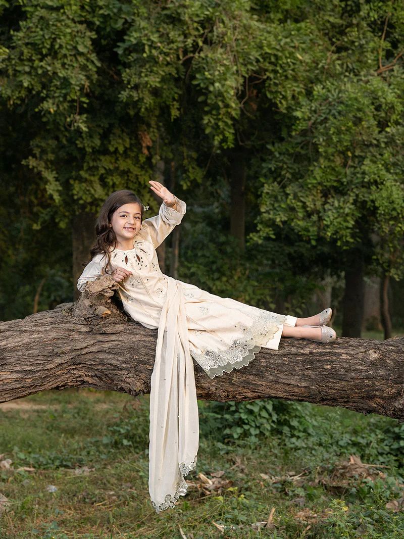 Hania’s Eid Twinning Charm by Mona – Ivory Chikankari Jacquard Maxi HEC12