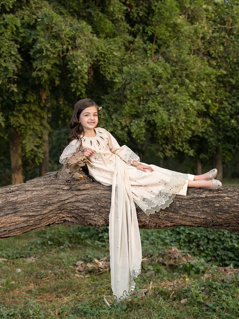 Hania’s Eid Twinning Charm by Mona – Ivory Chikankari Jacquard Maxi HEC12