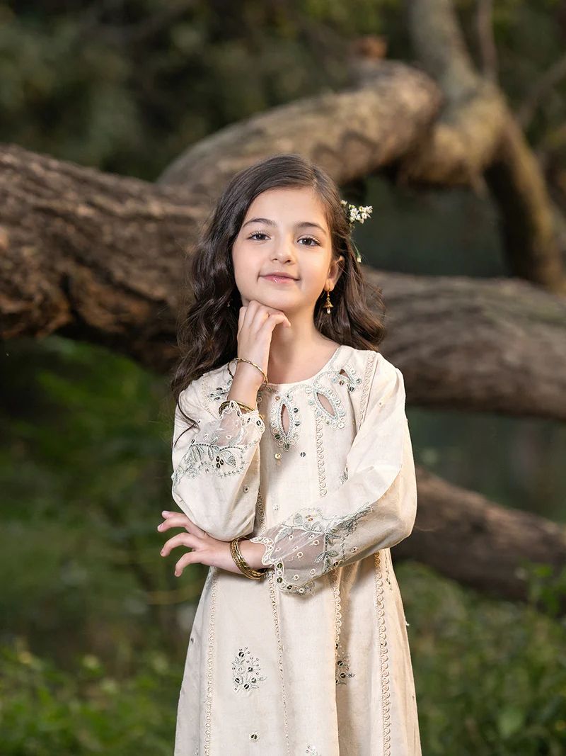 Hania’s Eid Twinning Charm by Mona – Ivory Chikankari Jacquard Maxi HEC12