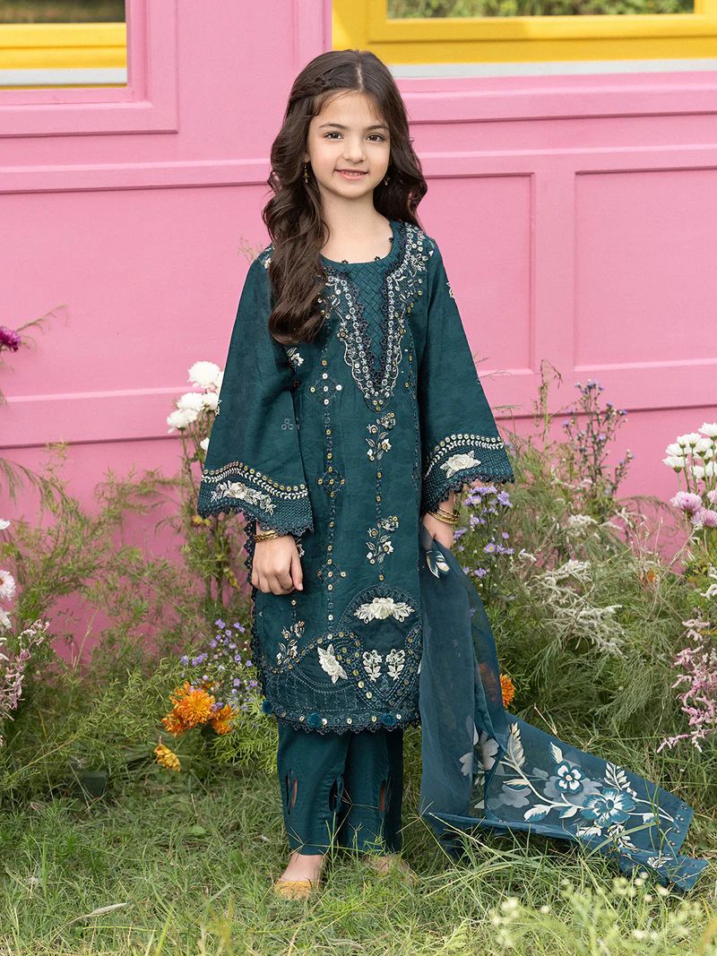 Hania’s Eid Twinning Charm by Mona – Emerald Chikankari Jacquard HEC13