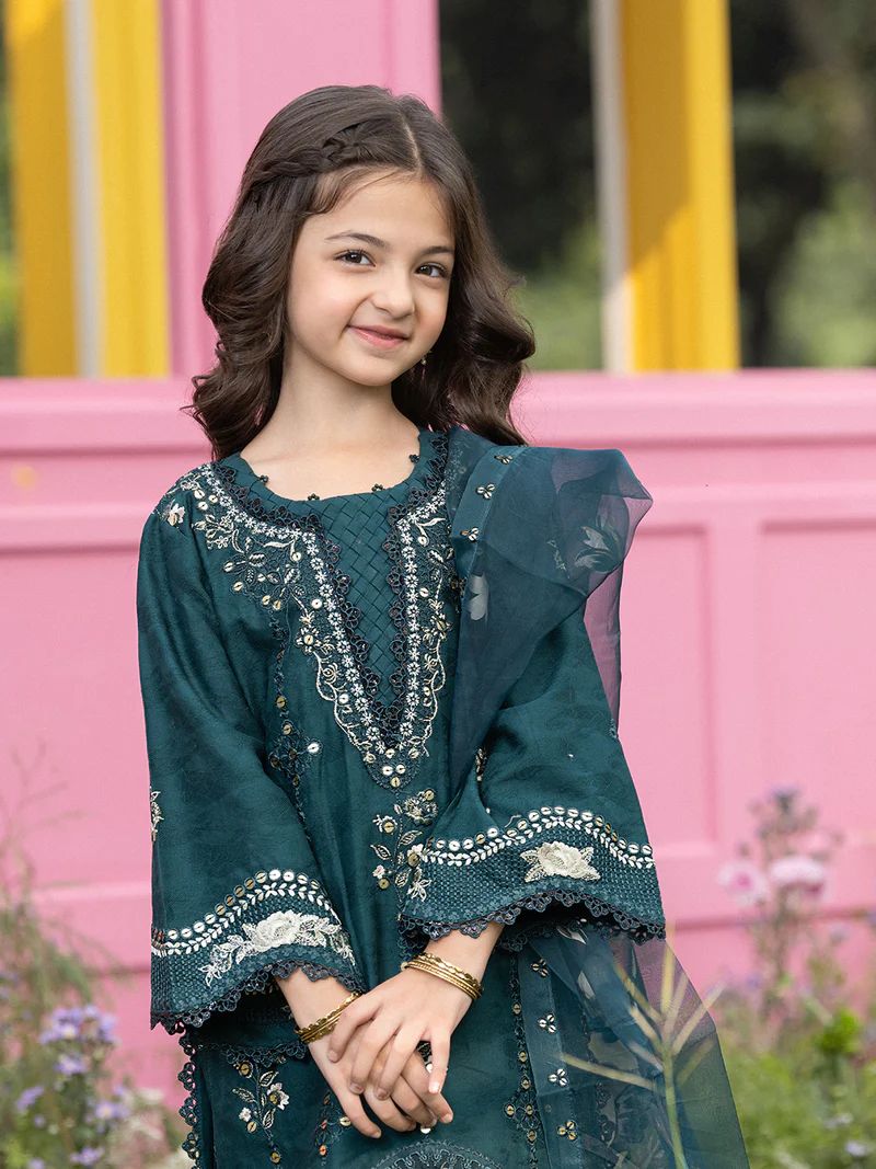 Hania’s Eid Twinning Charm by Mona – Emerald Chikankari Jacquard HEC13
