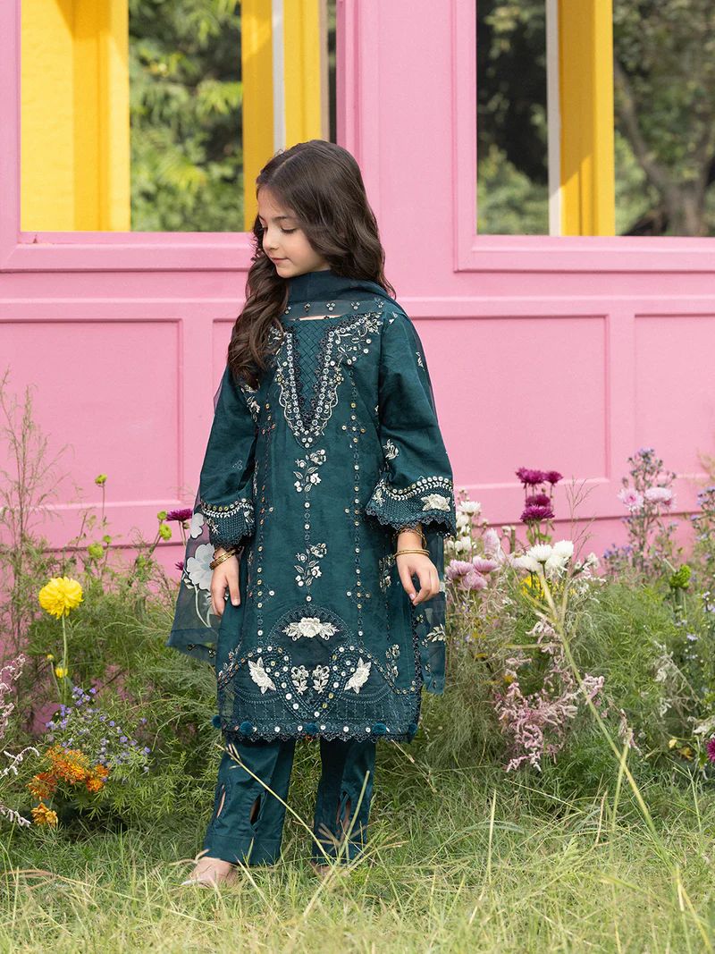 Hania’s Eid Twinning Charm by Mona – Emerald Chikankari Jacquard HEC13