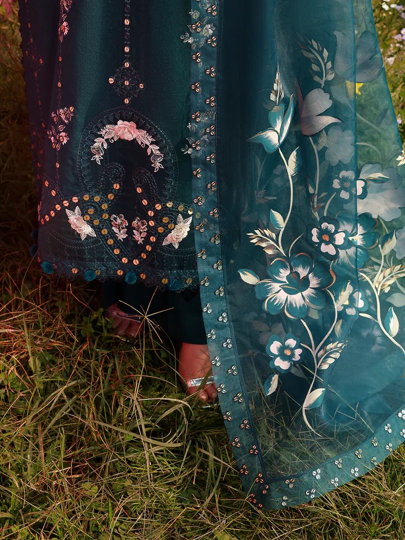 Hania’s Eid Twinning Charm by Mona – Emerald Chikankari Jacquard HEC13