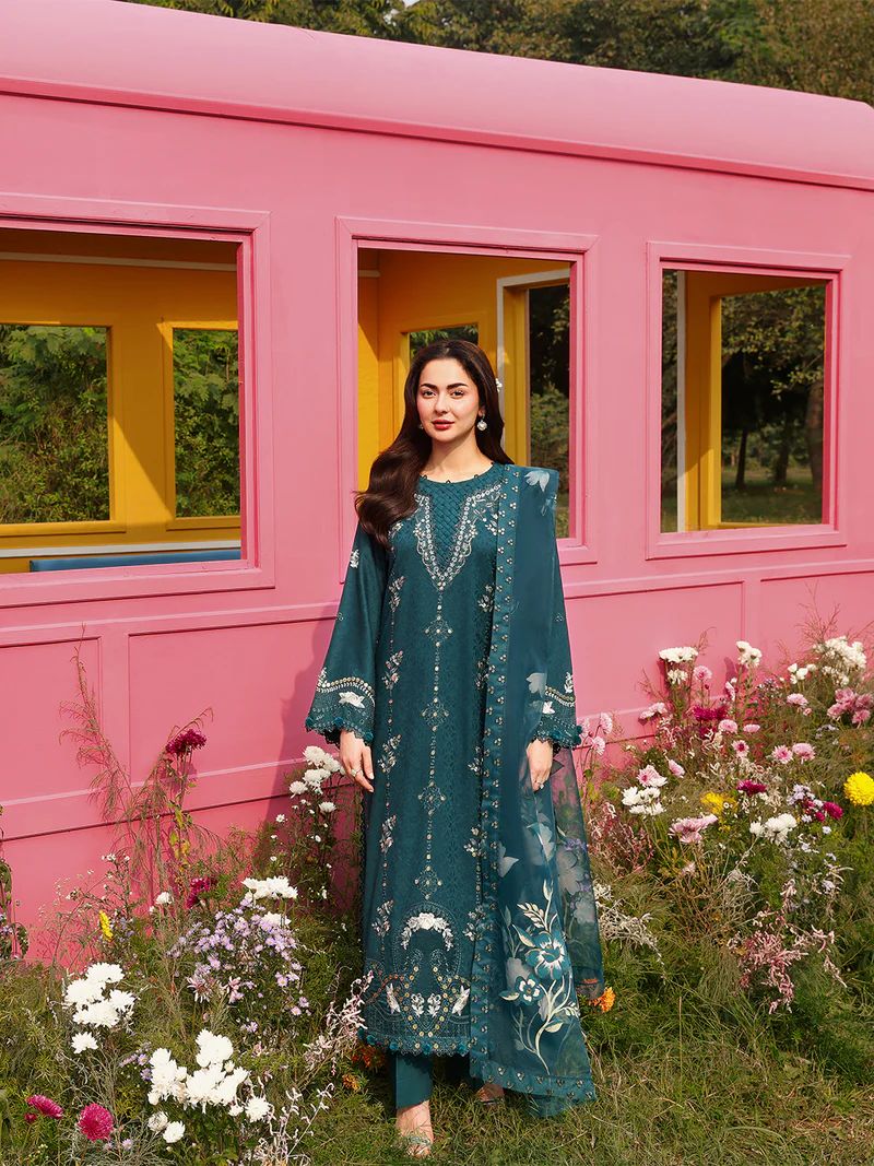 Hania’s Eid Twinning Charm by Mona – Emerald Chikankari Jacquard HEC13