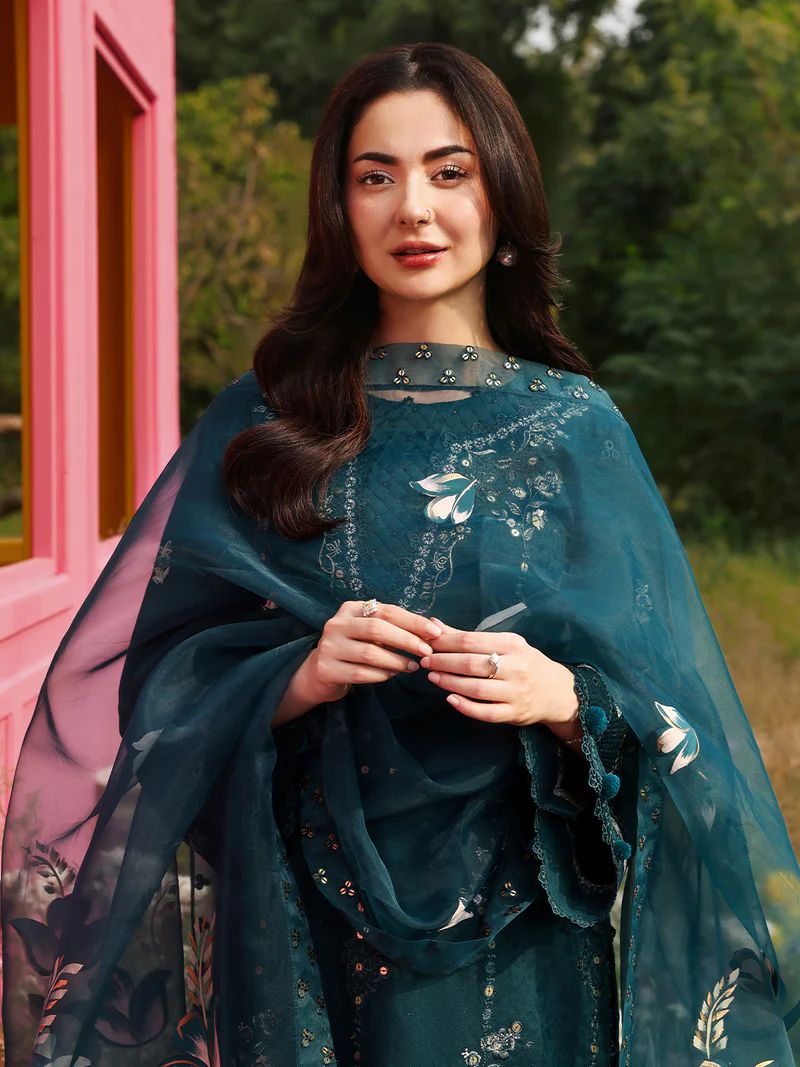 Hania’s Eid Twinning Charm by Mona – Emerald Chikankari Jacquard HEC13