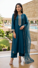 Miski Winter Essentials 3pc Teal Embroidered Linen Suit with Net Dupatta – MWE3