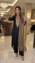 Miski Winter Essentials 3pc Black Embroidered Linen Suit with Net Dupatta – MWE10