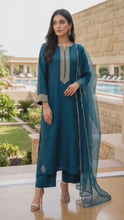 Miski Winter Essentials 3pc Teal Embroidered Linen Suit with Net Dupatta – MWE3