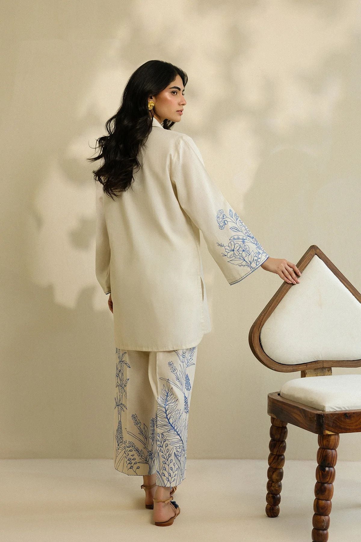 Ivory Botanical Embroidered Self Jacquard 2pc Winter Set – Sahar SWC6