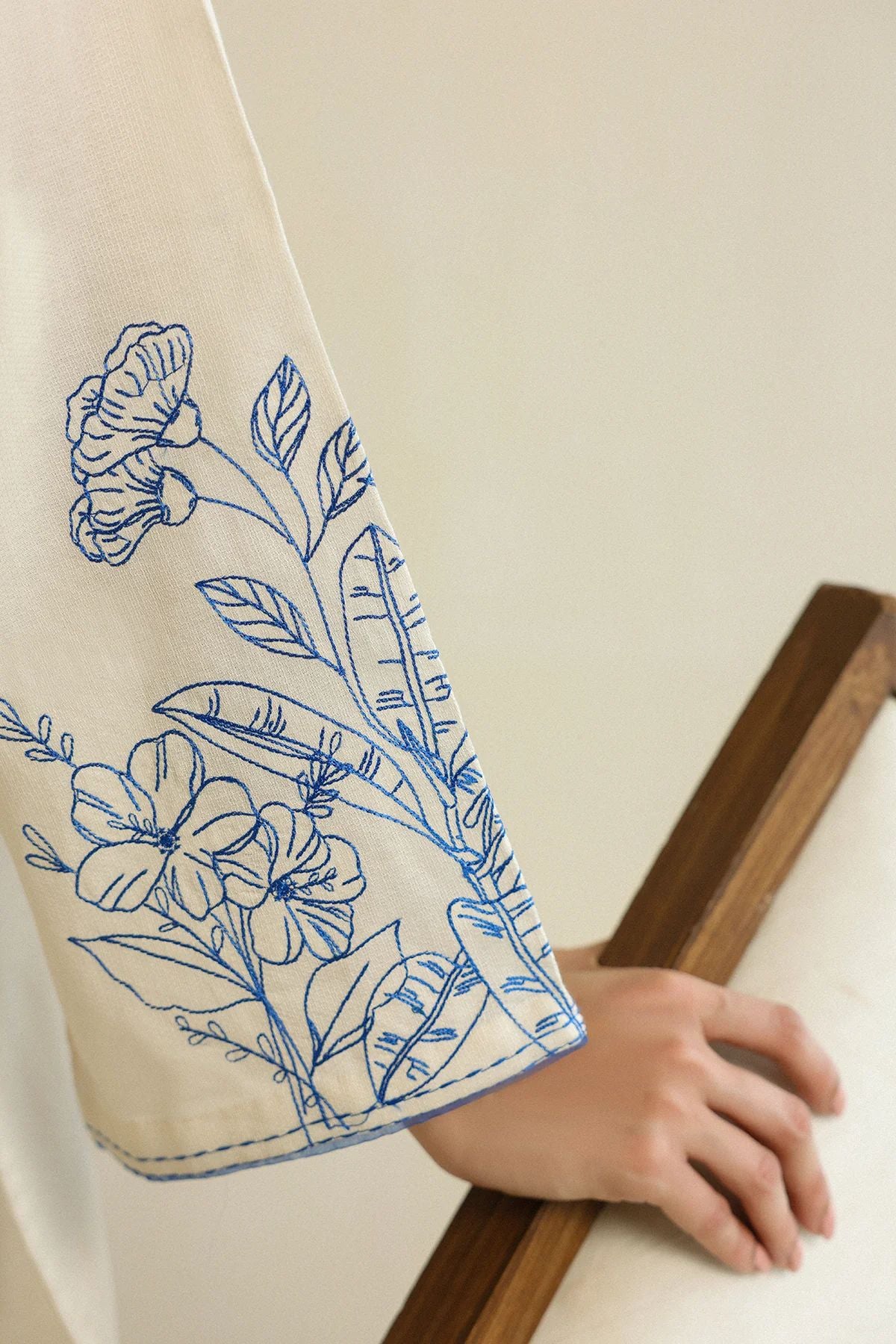 Ivory Botanical Embroidered Self Jacquard 2pc Winter Set – Sahar SWC6