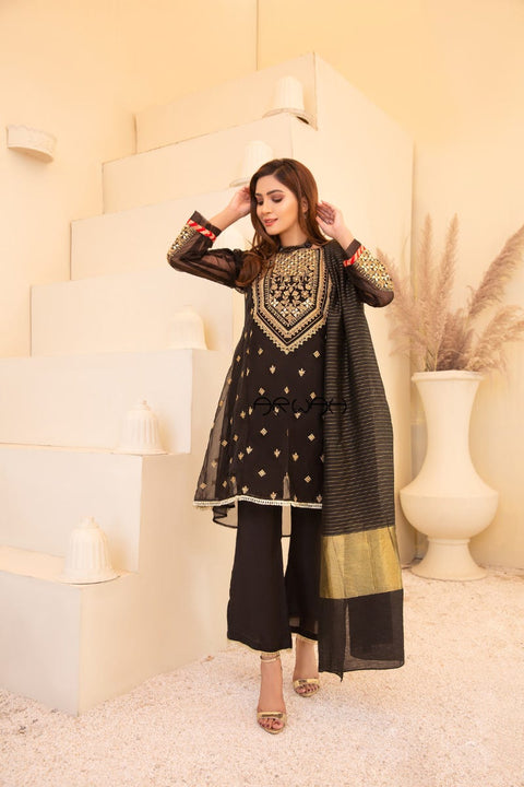 Winter Ready to Wear 3 Pcs Embroidered Collection by Arwah 04